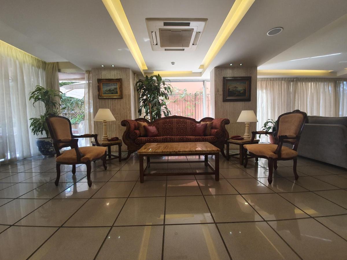 Holiday Home Suites Beirut Esterno foto